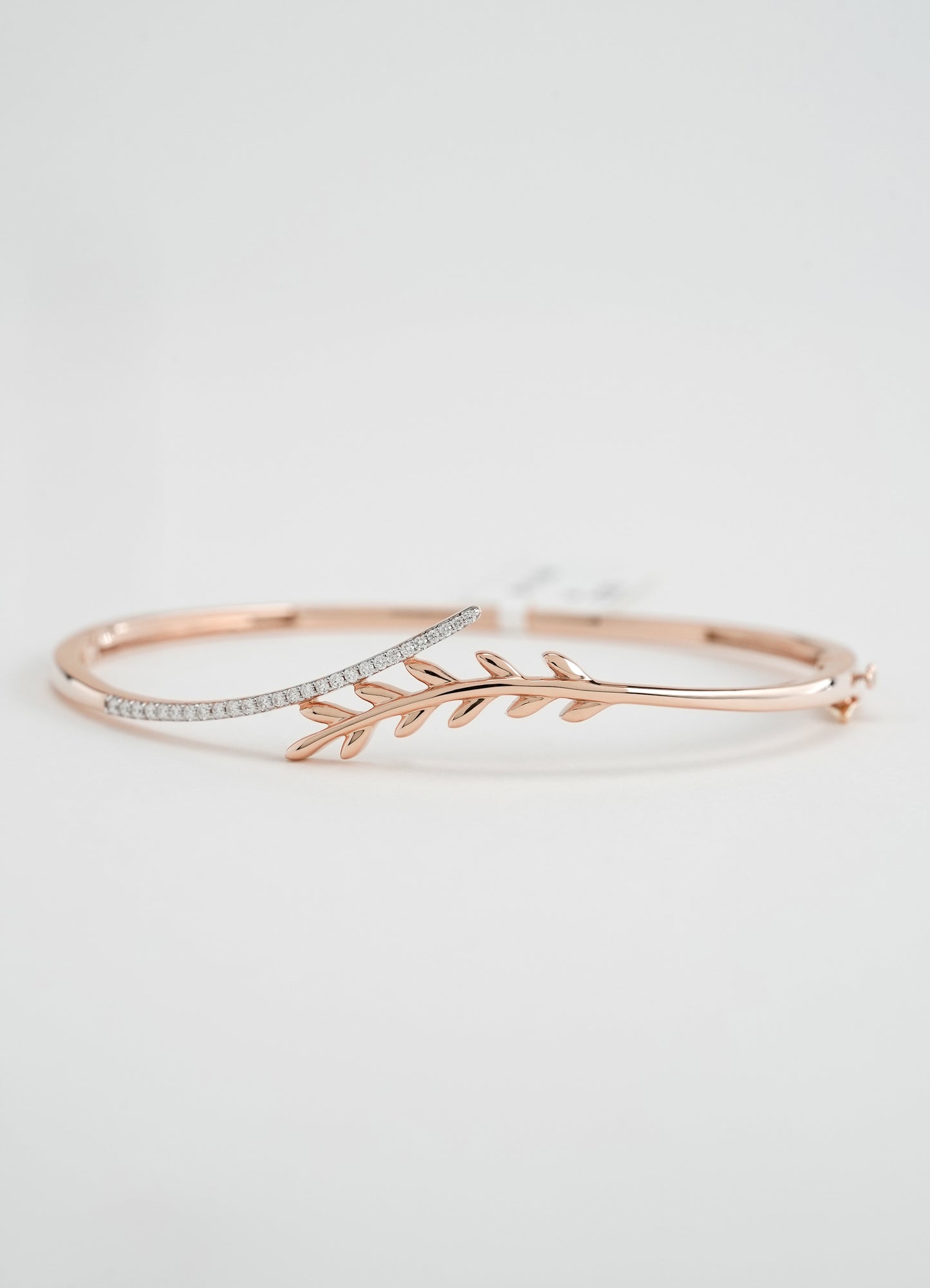 18KT Gold Bangle - ZD#202500047