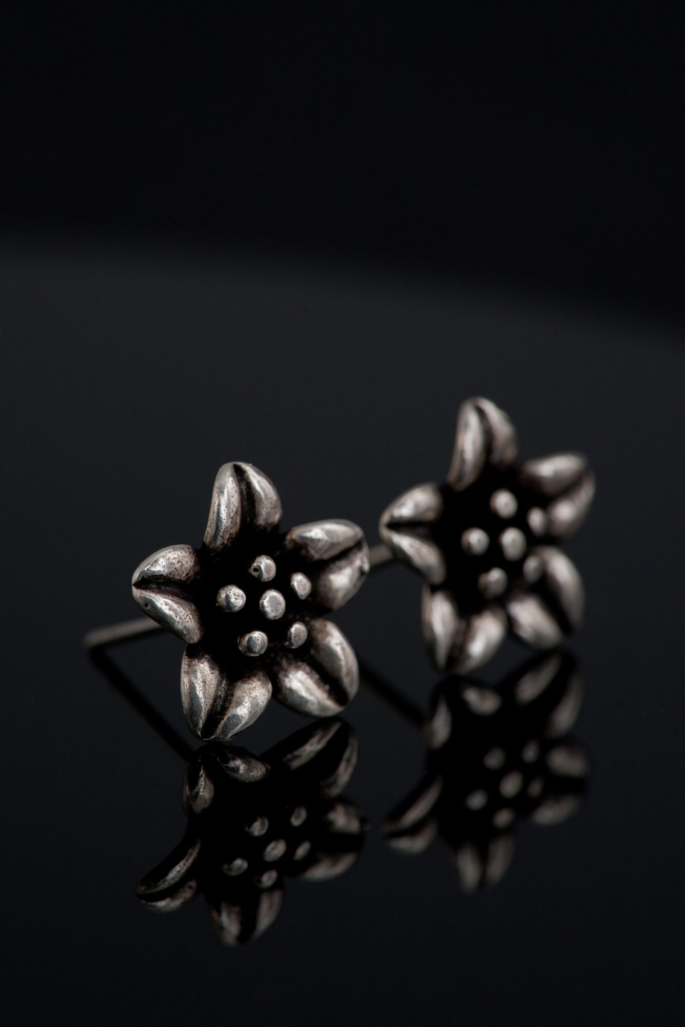 Natural Stone Earstud