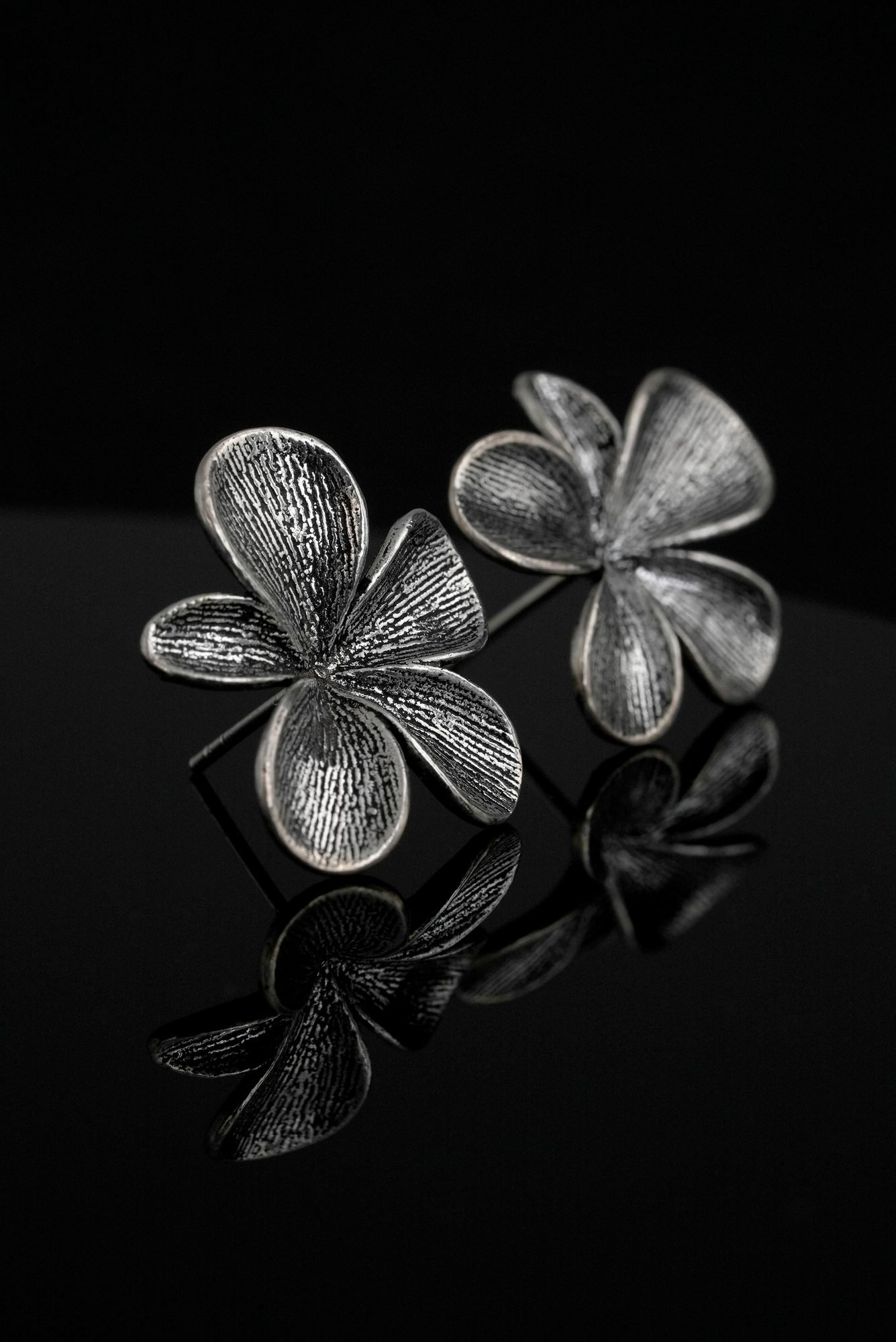 Natural Stone Earstud